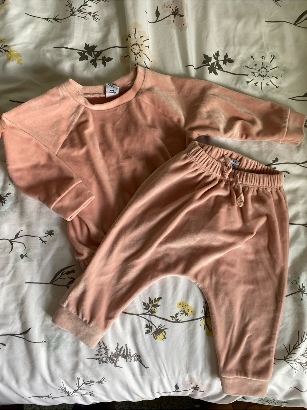 Old Navy Peachy Pink Two-Piece Velour Baby Set 6-12 month